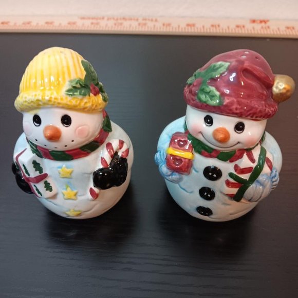 Holiday at Home Snowman Family Snowman Salt & Pepper Shakers. NIB. Earthenware. - Picture 2 of 6